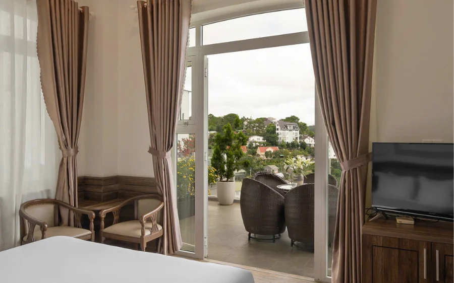 Deluxe Double Balcony City View newlife (1)