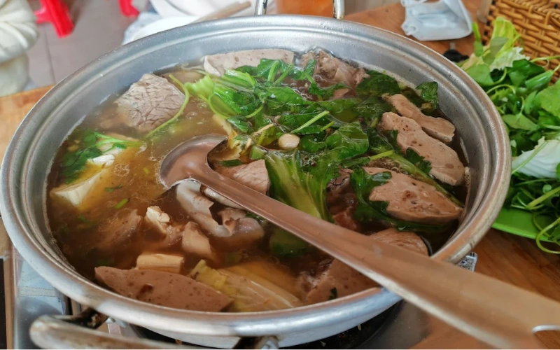 Lẩu bò nồi đất Đà Lạt