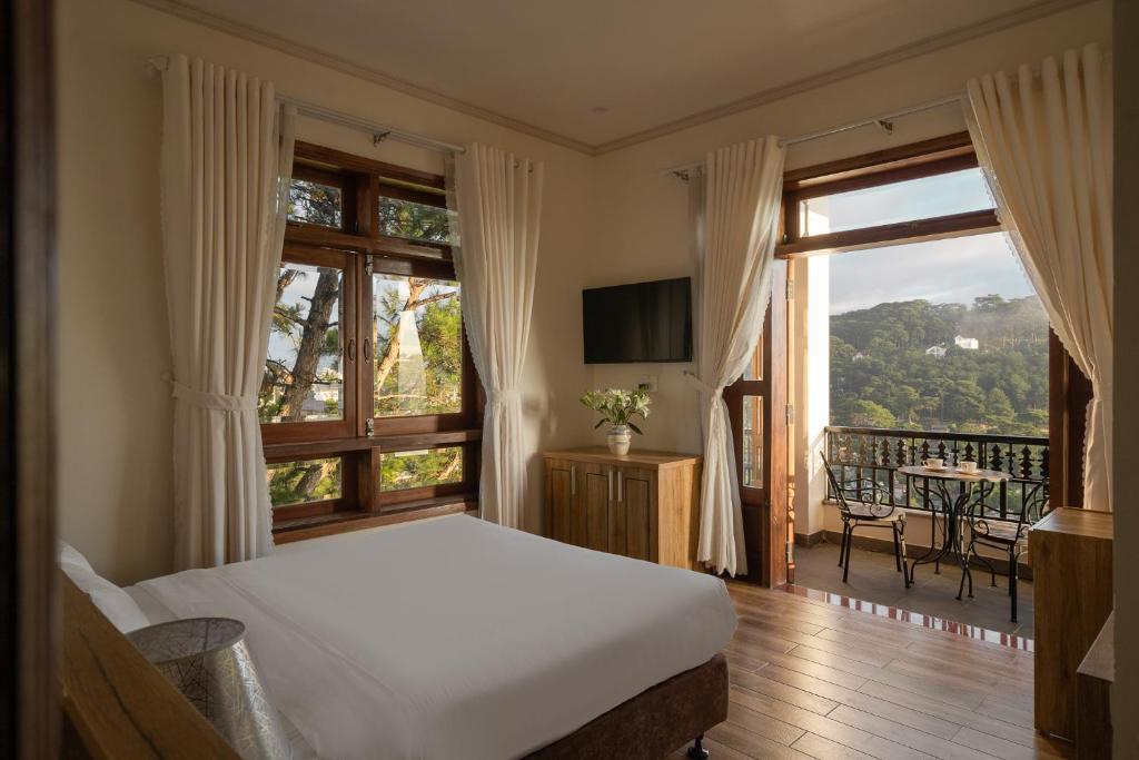 khách sạn gần bến xe đà lạt moon valley villas